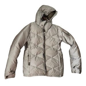 Roxy winter coat. Size medium Breathable side, attachable hood by zipper. Brown